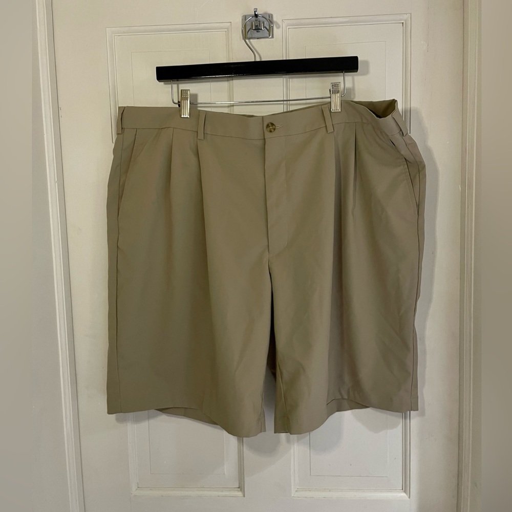 Men’s khaki golf shorts waist size 42